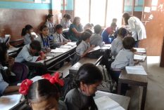 volunteer teaching Nepal