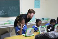 Fiji teaching volunteer