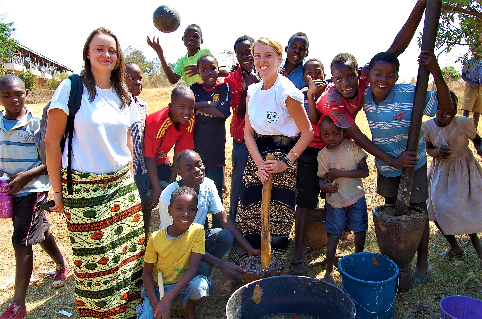 Волонтеры в африку. Волонтеры в Африке. Волонтёрство в Африке. Волонтерство в ЮАР. Врачи волонтеры в Африке.